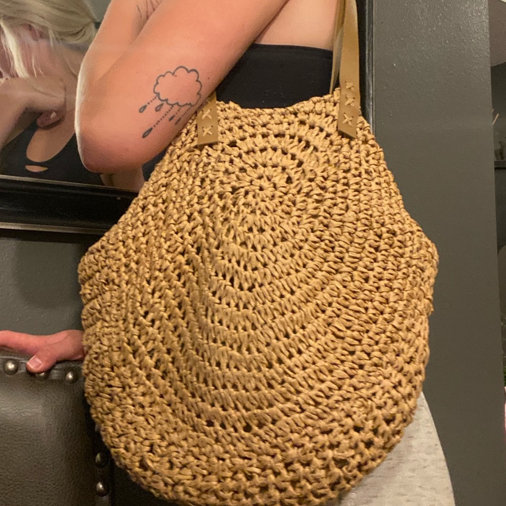 Straw circle bag